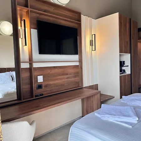 Saint George Sithonia * Néos Marmarás